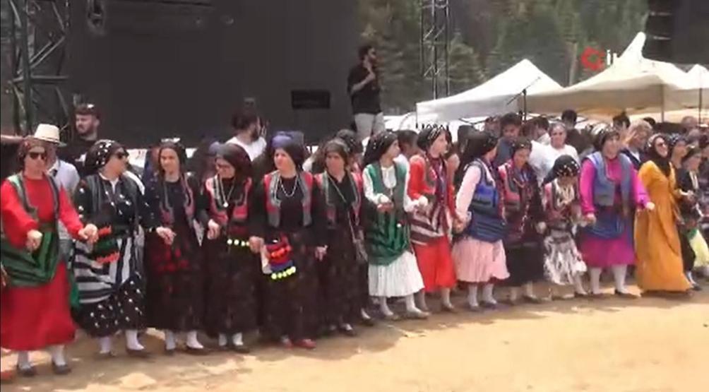 1500 rakımlı yaylada 88 yıllık gelenek Binlerce kişi kol kola horon oynadı
