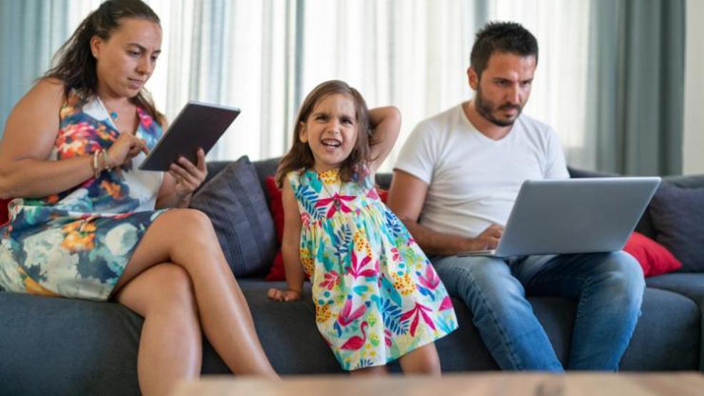 ÖZEL HABER | Aileleri yavaş yavaş tüketiyor: Parental Phubbing mağduru çocuklar... Sebep ve sonuçlarıyla Hayalet ebeveynlik
