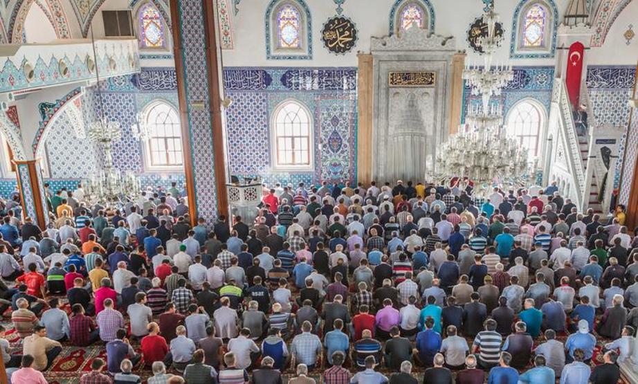 CUMA SELASI ZAMANI 31 TEMMUZ: Cuma Selası Ne Zaman Başlar Cuma Selası Neden Okunur Cuma Namazı Öncesi Okunan Sela Ne Anlama Geliyor