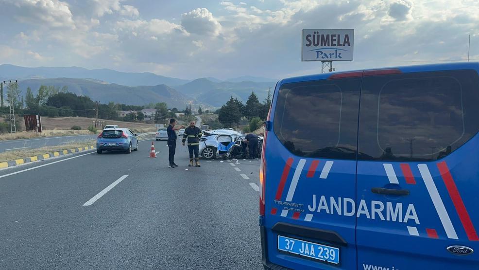 Aile faciası yaşandı Otomobil menfeze çarptı: 2 ölü, 4 yaralı