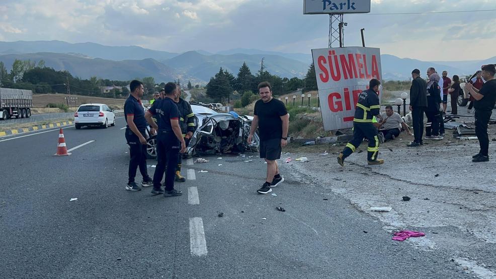 Aile faciası yaşandı Otomobil menfeze çarptı: 2 ölü, 4 yaralı