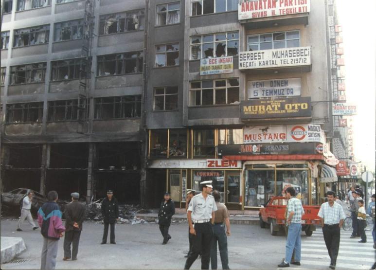 Sivas Katliamı 2 Temmuz 1993