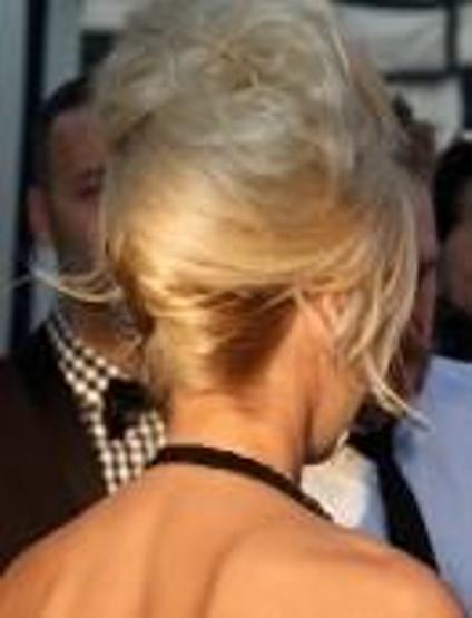 Pamela Anderson Rihannaya rakip çıktı