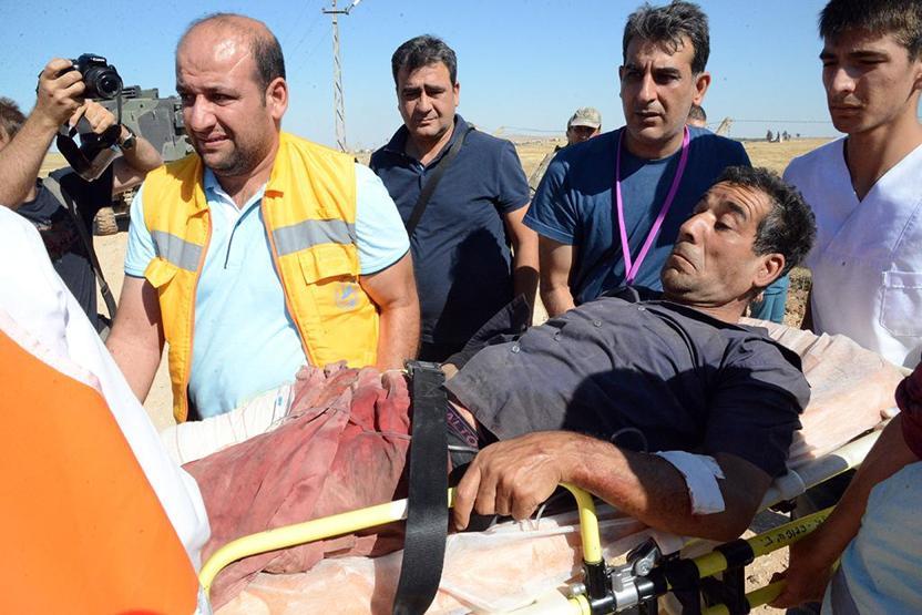 Kobaniden kaçan halkın Türkiye sınırında bekleyişi sürüyor