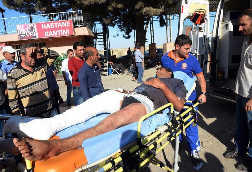 Kobaniden kaçan halkın Türkiye sınırında bekleyişi sürüyor