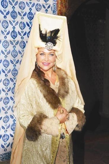 Hülya Avşarın tarih koçu İlber Hoca