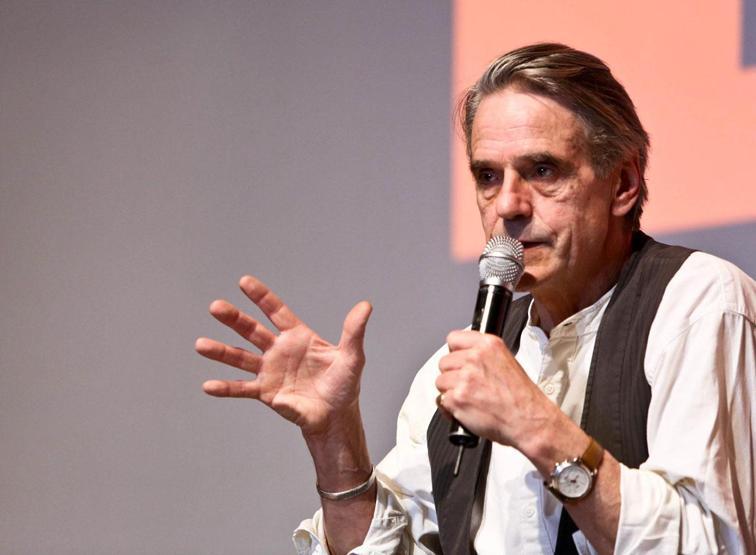 Antalyadan Jeremy Irons geçti