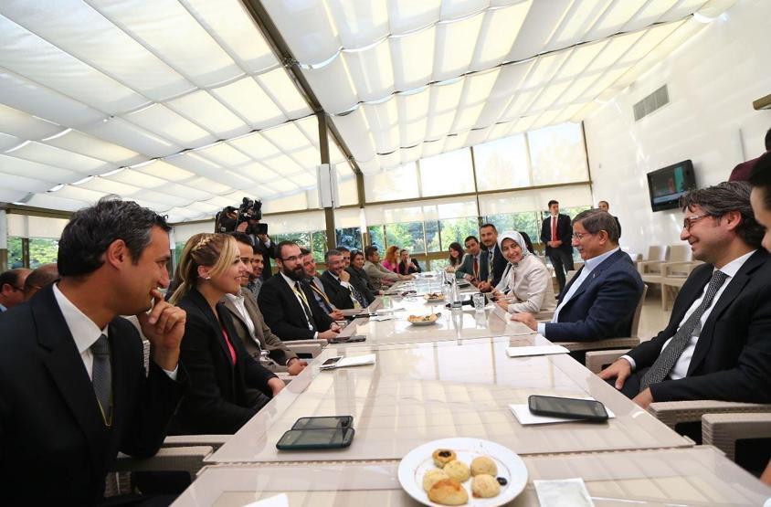 Biz o sırada çay içiyoruz