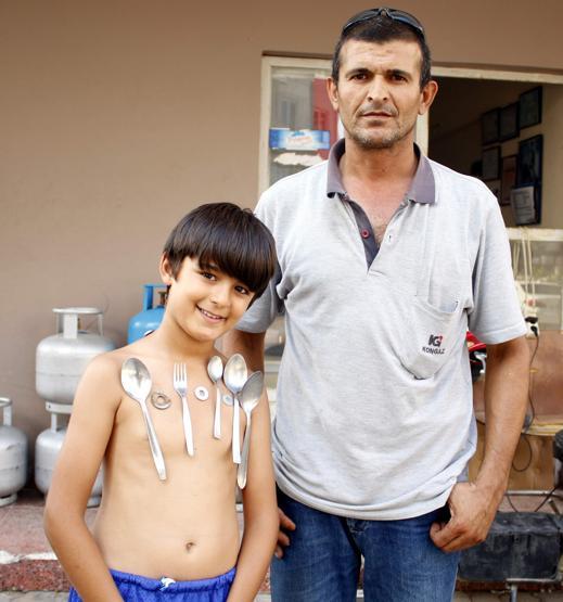 Görenleri şaşırtan çocuk