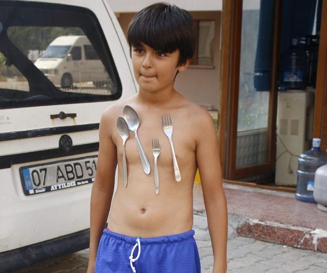 Görenleri şaşırtan çocuk