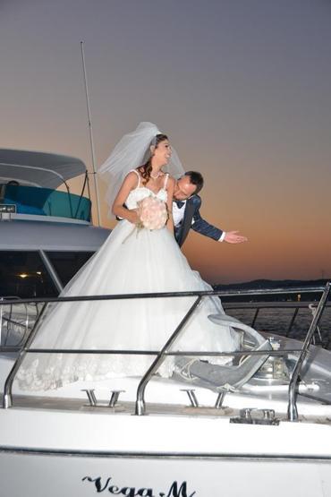 Eda Özerkan ve Timur Acar evlendi