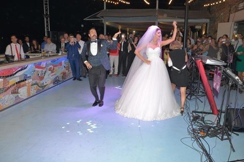 Eda Özerkan ve Timur Acar evlendi