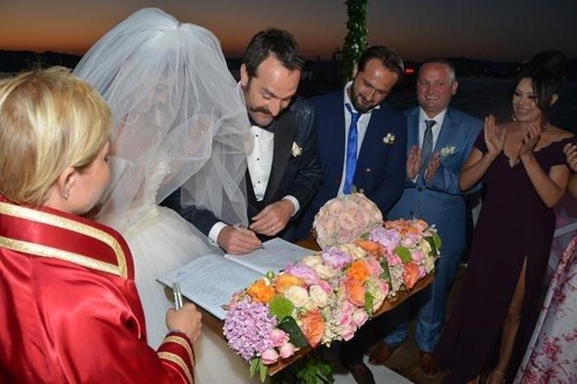 Eda Özerkan ve Timur Acar evlendi