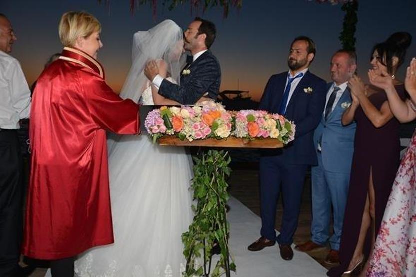 Eda Özerkan ve Timur Acar evlendi