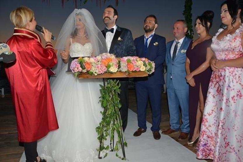 Eda Özerkan ve Timur Acar evlendi