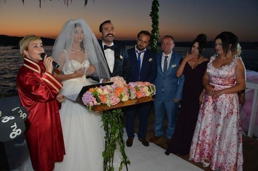 Eda Özerkan ve Timur Acar evlendi