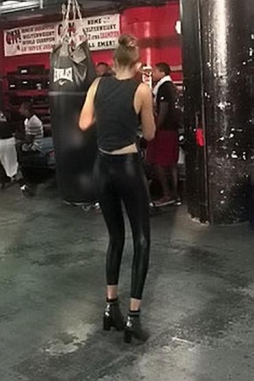 Gigi Hadidin kum torbasıyla imtihanı
