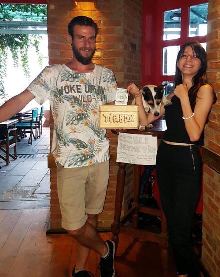 Sahibinin cezalandırdığı Jack, turistlerin ilgi odağı oldu