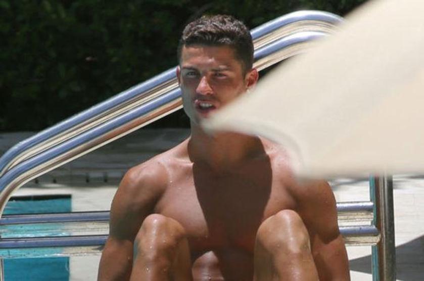 Cristiano Ronaldo yeni sevgilisiyle tatilde