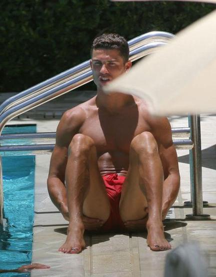 Cristiano Ronaldo yeni sevgilisiyle tatilde