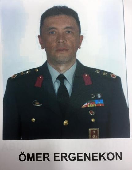 Firari komutanların fotoğrafları basına dağıtıldı
