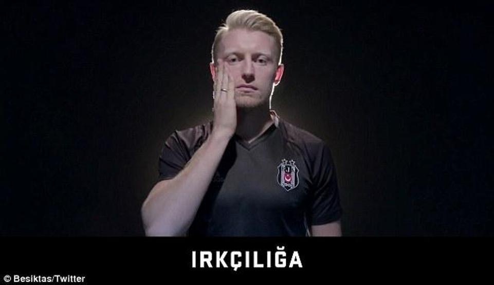 Beşiktaş taraftarının işaret diliyle tezahüratı dış basında
