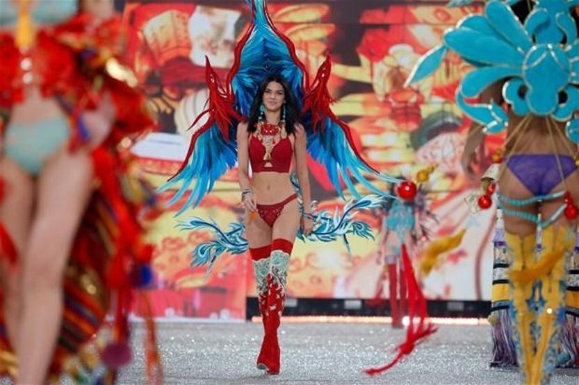Victorias Secret Fashion Show Pariste yapıldı