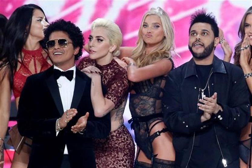 Victorias Secret Fashion Show Pariste yapıldı