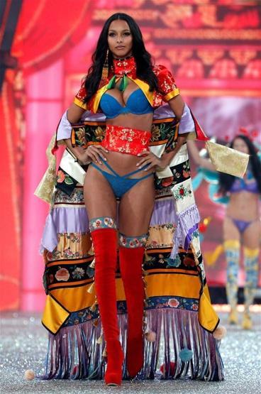 Victorias Secret Fashion Show Pariste yapıldı