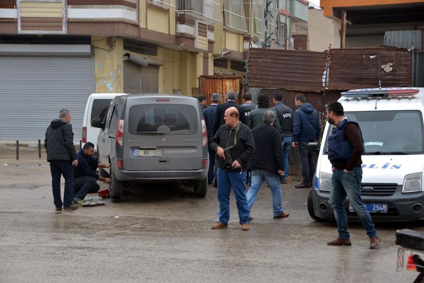 Adanada sivil polis aracına silahlı saldırı
