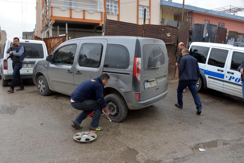 Adanada sivil polis aracına silahlı saldırı
