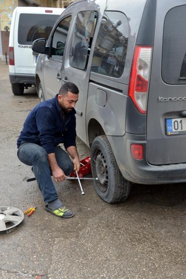 Adanada sivil polis aracına silahlı saldırı