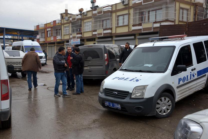 Adanada sivil polis aracına silahlı saldırı