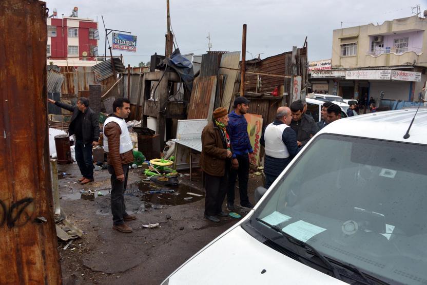Adanada sivil polis aracına silahlı saldırı
