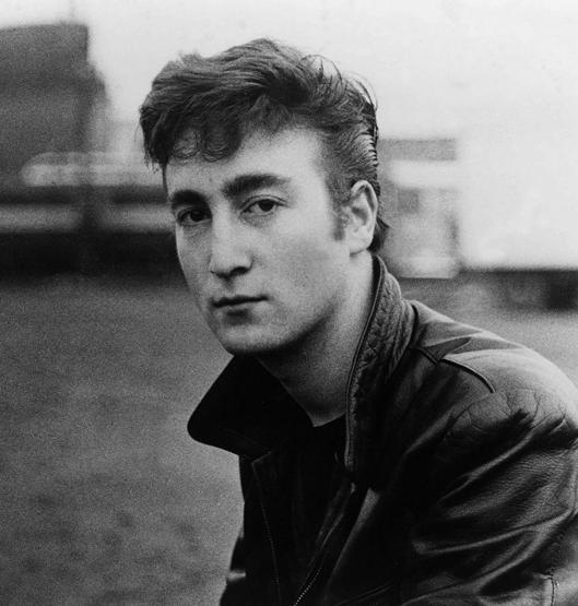 Barışçıl kimliğiyle hatırlanan efsane sanatçı John Lennon