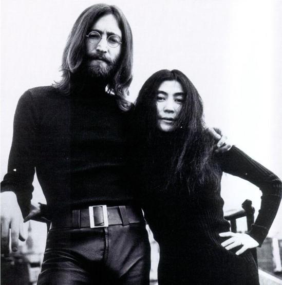 Barışçıl kimliğiyle hatırlanan efsane sanatçı John Lennon