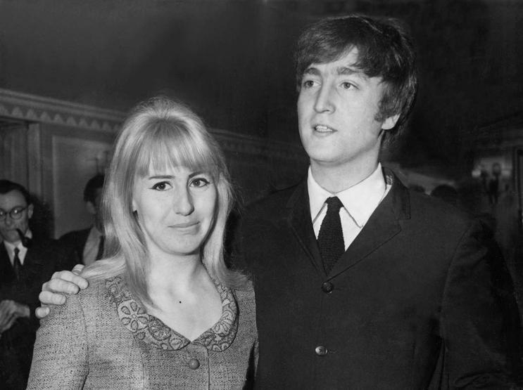 Barışçıl kimliğiyle hatırlanan efsane sanatçı John Lennon