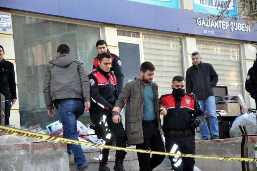FETÖden mühürlenen Kimse Yok Mu Derneğinde yağmaya 40 gözaltı