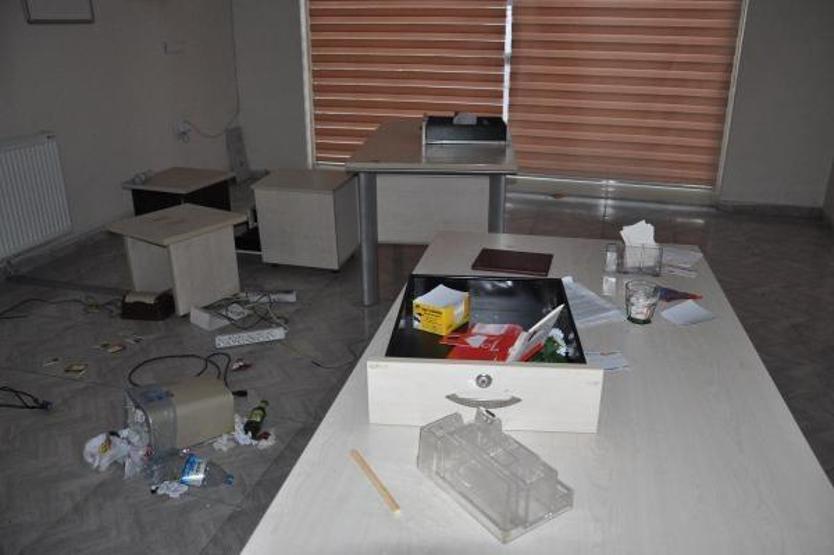 FETÖden mühürlenen Kimse Yok Mu Derneğinde yağmaya 40 gözaltı