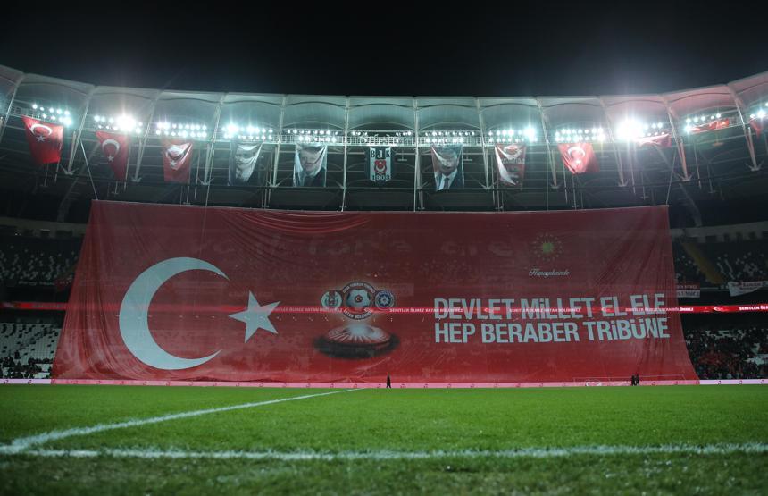 Vodafone Arenada futbolun yıldızları teröre karşı sahada