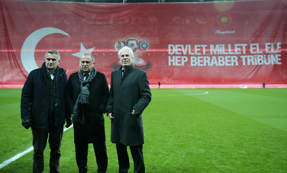 Vodafone Arenada futbolun yıldızları teröre karşı sahada