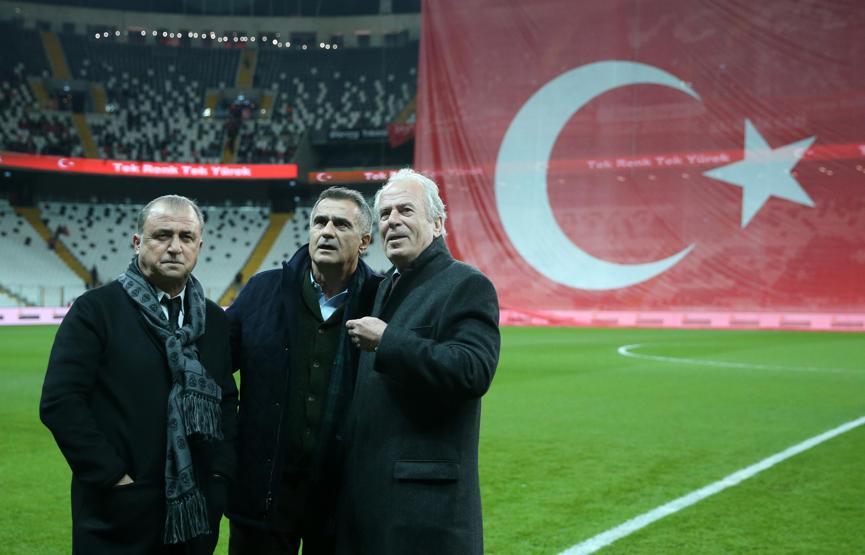 Vodafone Arenada futbolun yıldızları teröre karşı sahada