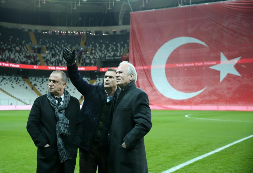 Vodafone Arenada futbolun yıldızları teröre karşı sahada