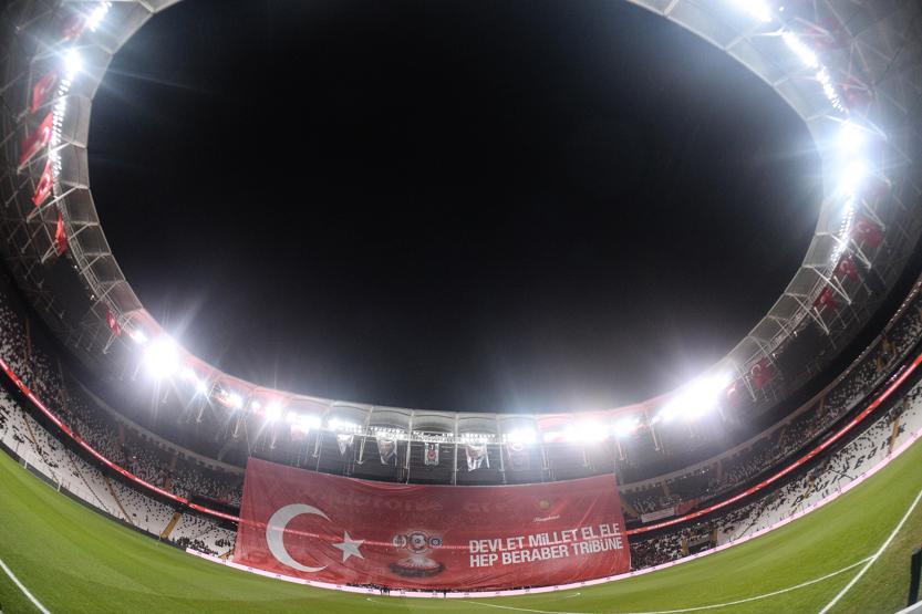 Vodafone Arenada futbolun yıldızları teröre karşı sahada