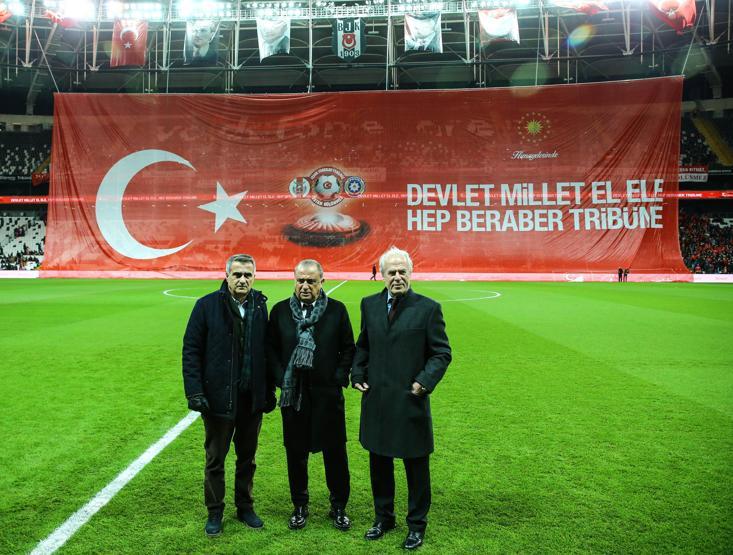 Vodafone Arenada futbolun yıldızları teröre karşı sahada