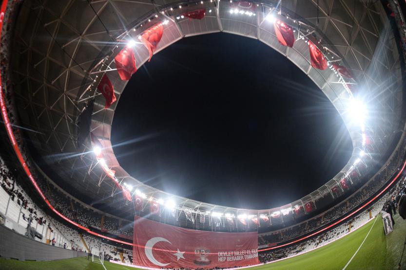 Vodafone Arenada futbolun yıldızları teröre karşı sahada