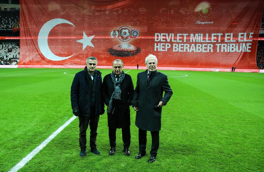 Vodafone Arenada futbolun yıldızları teröre karşı sahada
