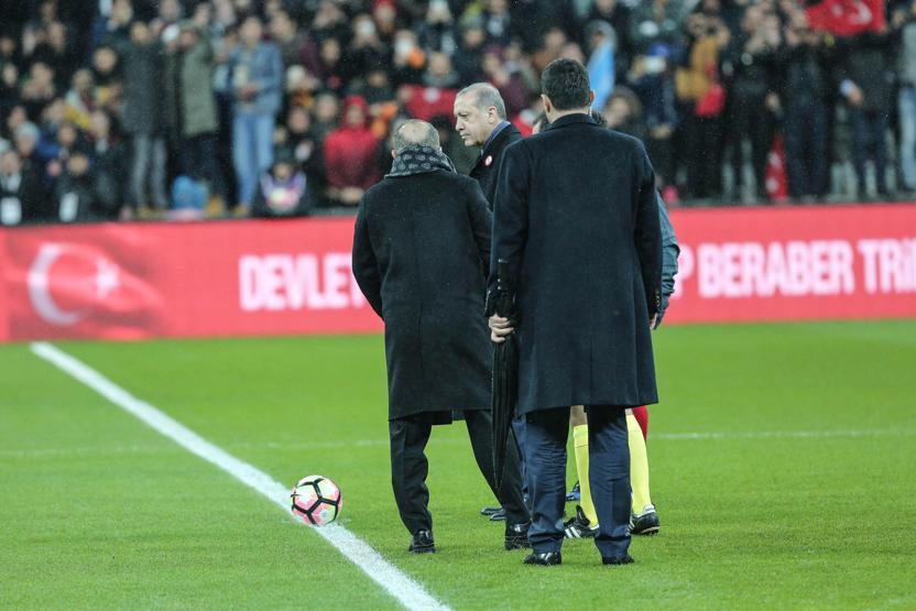 Vodafone Arenada futbolun yıldızları teröre karşı sahada