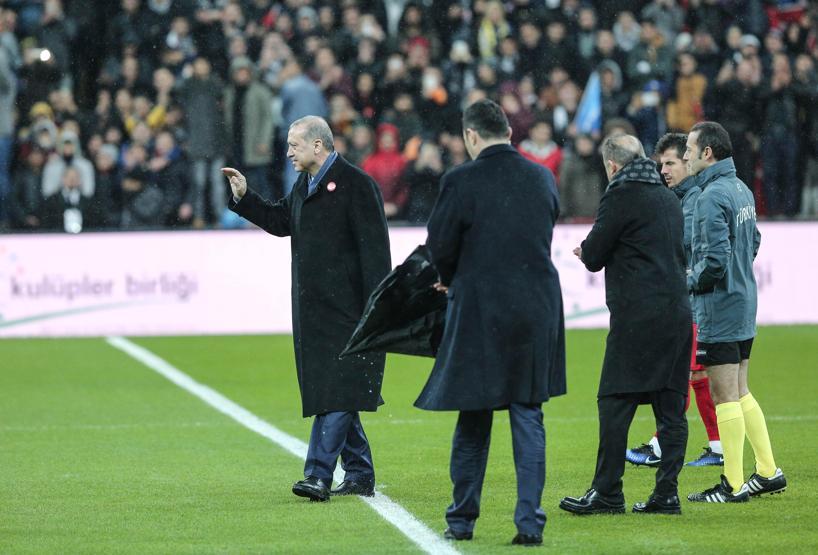 Vodafone Arenada futbolun yıldızları teröre karşı sahada