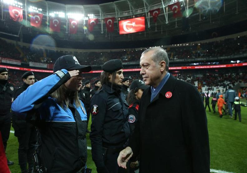 Vodafone Arenada futbolun yıldızları teröre karşı sahada